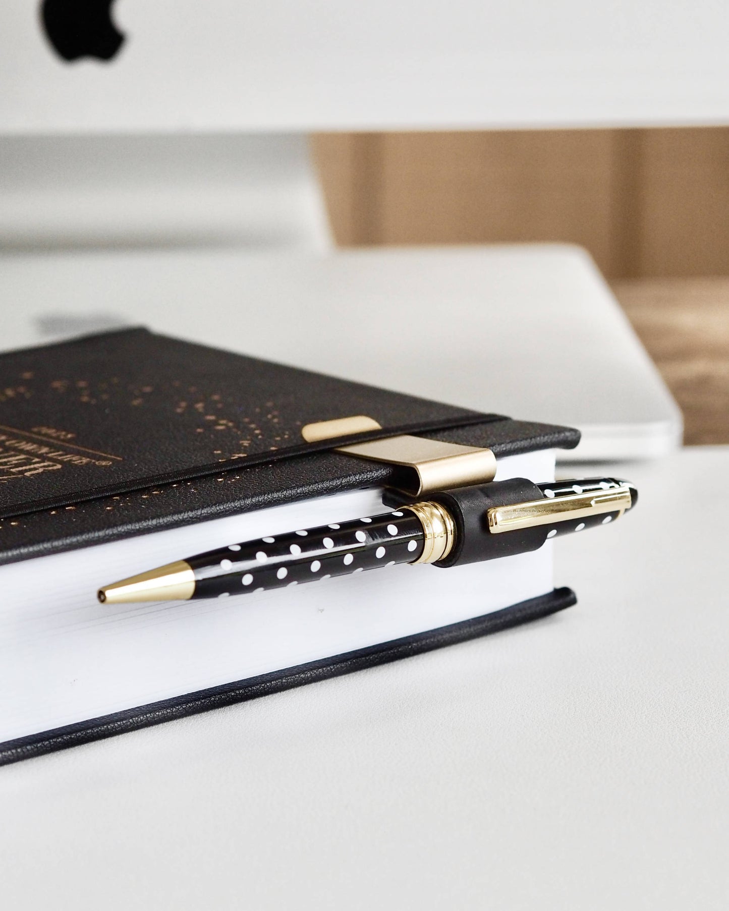 Black-polka_dot-ballpoint_pen-ellaiconic