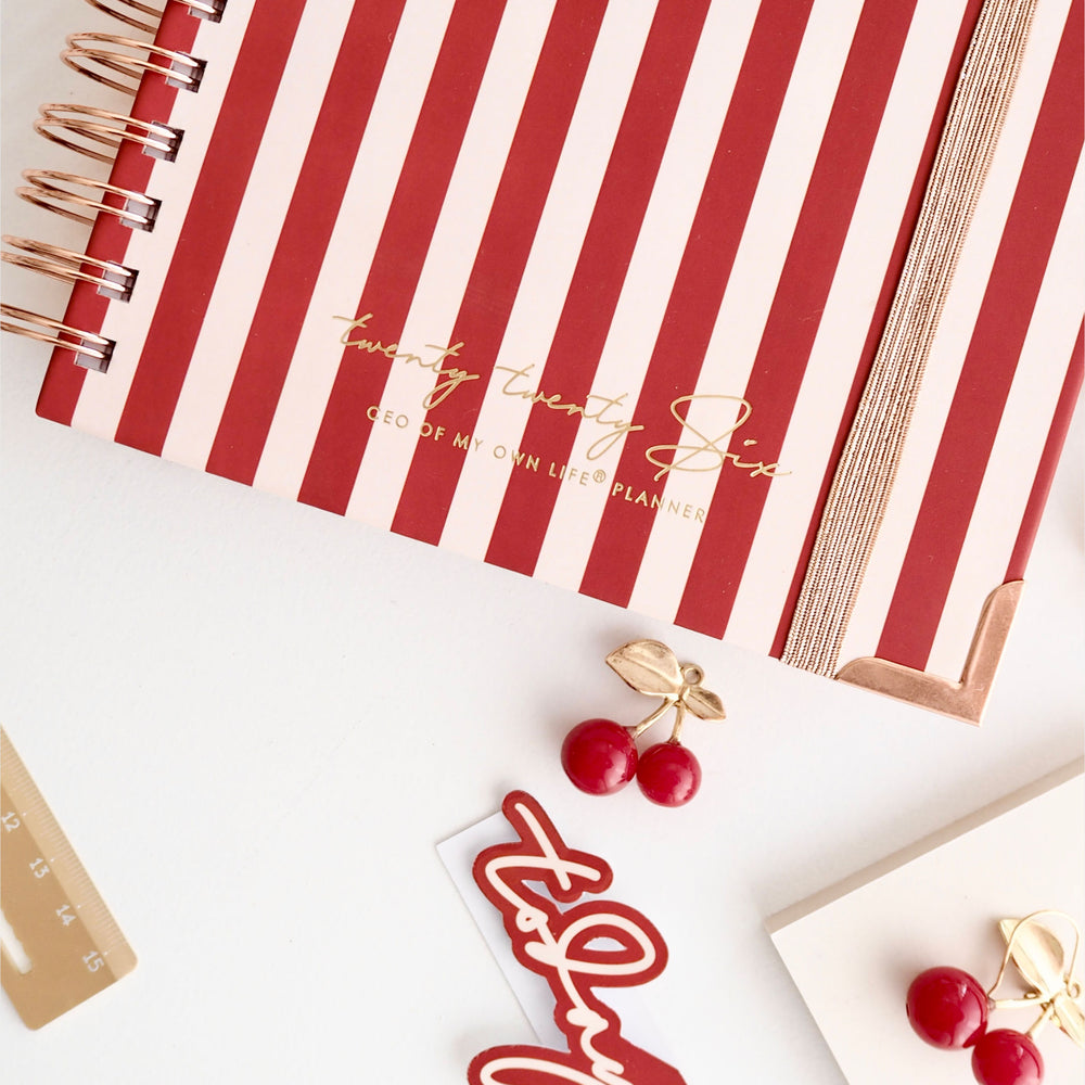 
                  
                    2026 Weekly Planner - CEO of My Own Life® - ella iconic - Red and White Stripes - Rouge - UK
                  
                